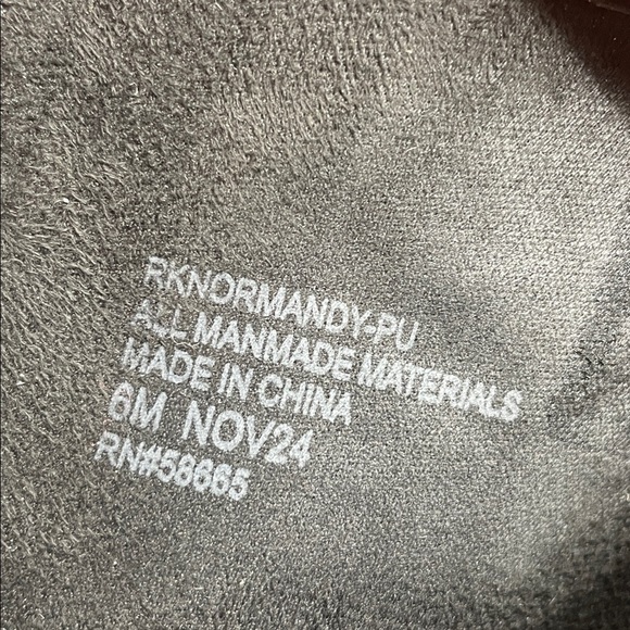 Nordstrom Rack Black Croc-Embossed ankle Boots block heel size 6 - Picture 3 of 7